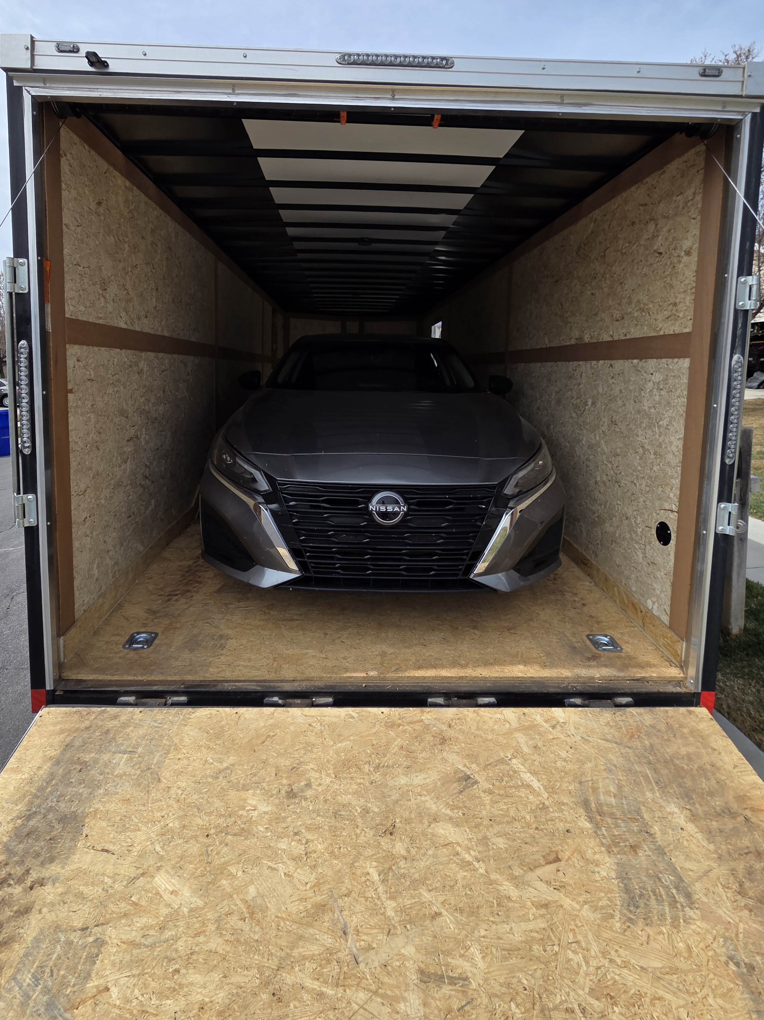 24ft Enclosed Trailer thumbnail 3