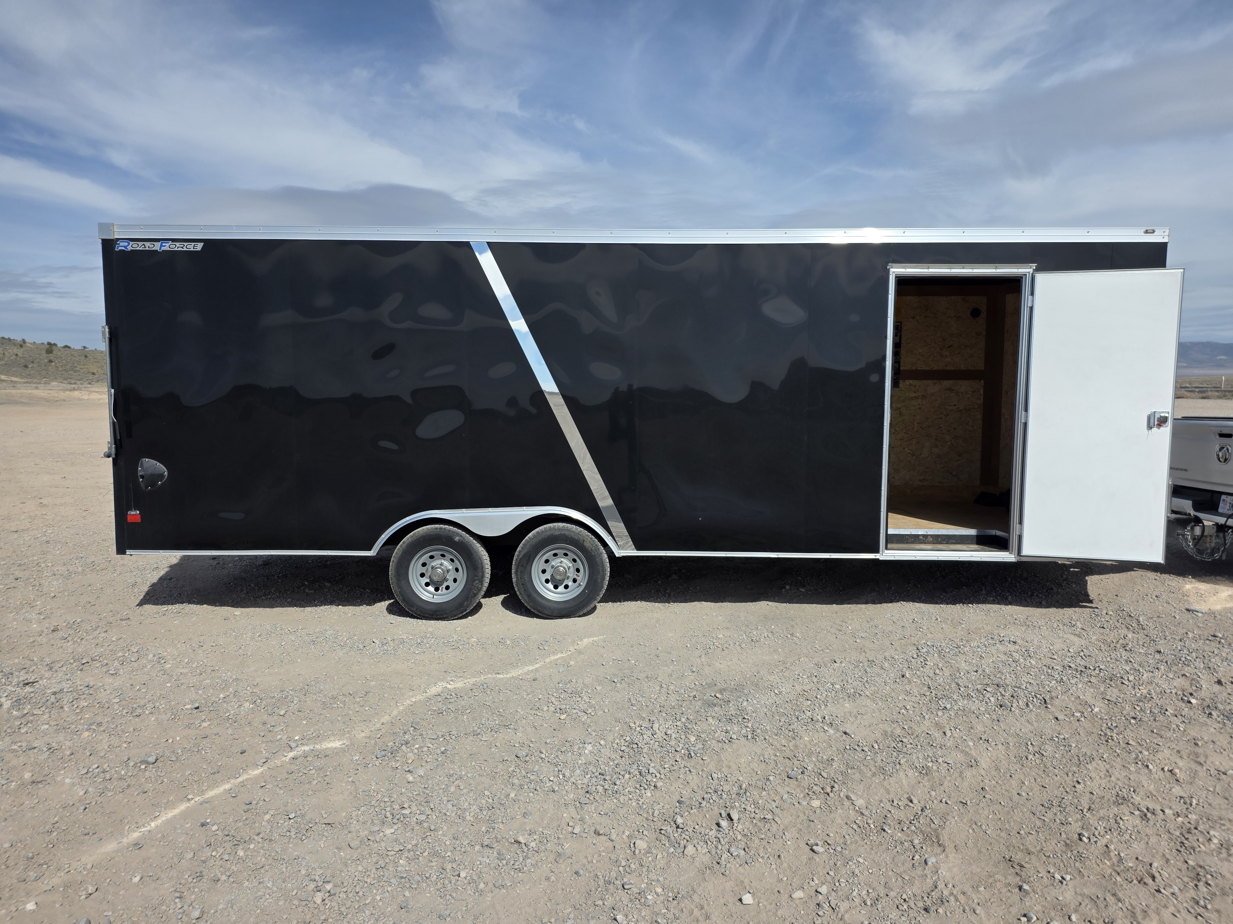24ft Enclosed Trailer thumbnail 4