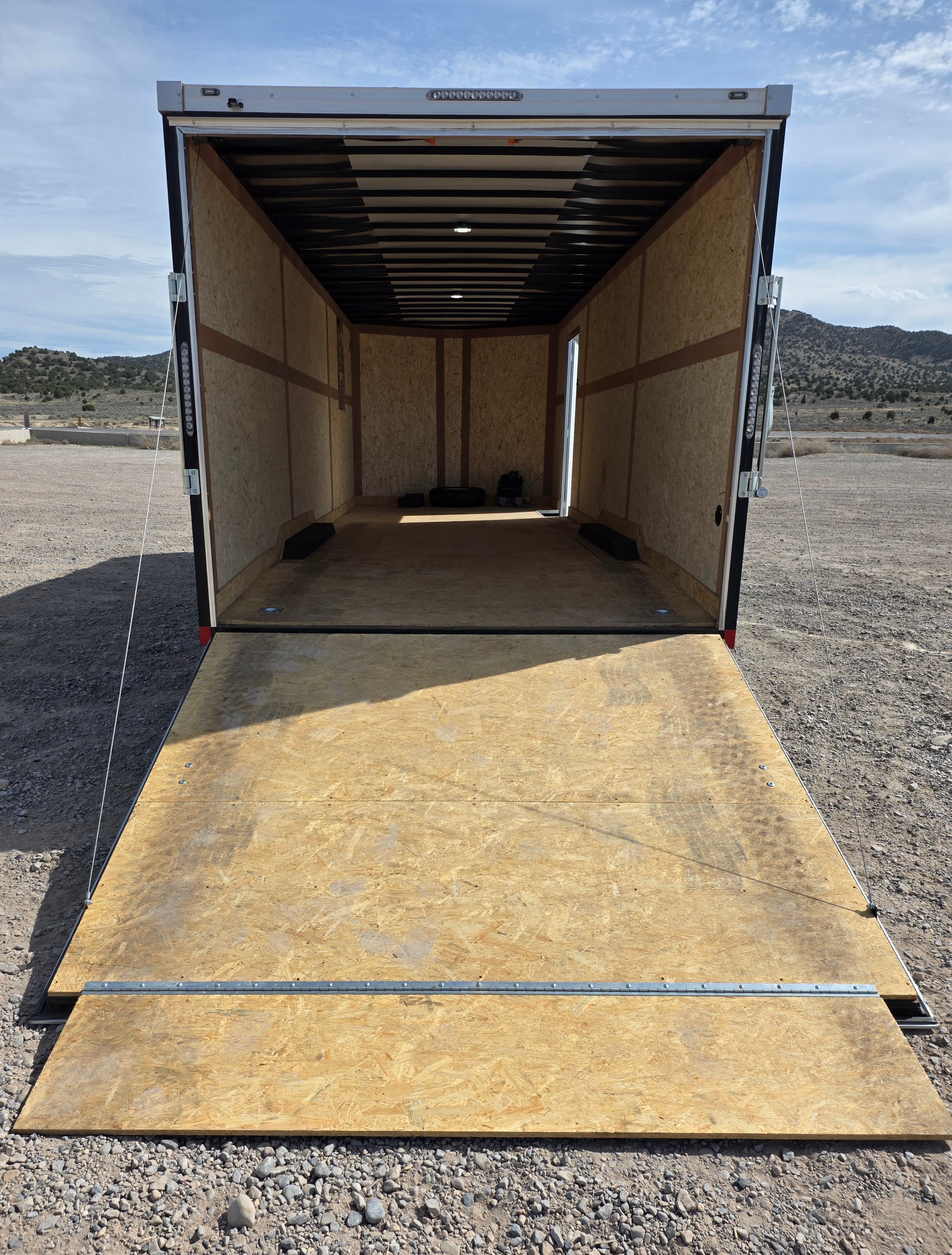 24ft Enclosed Trailer thumbnail 6